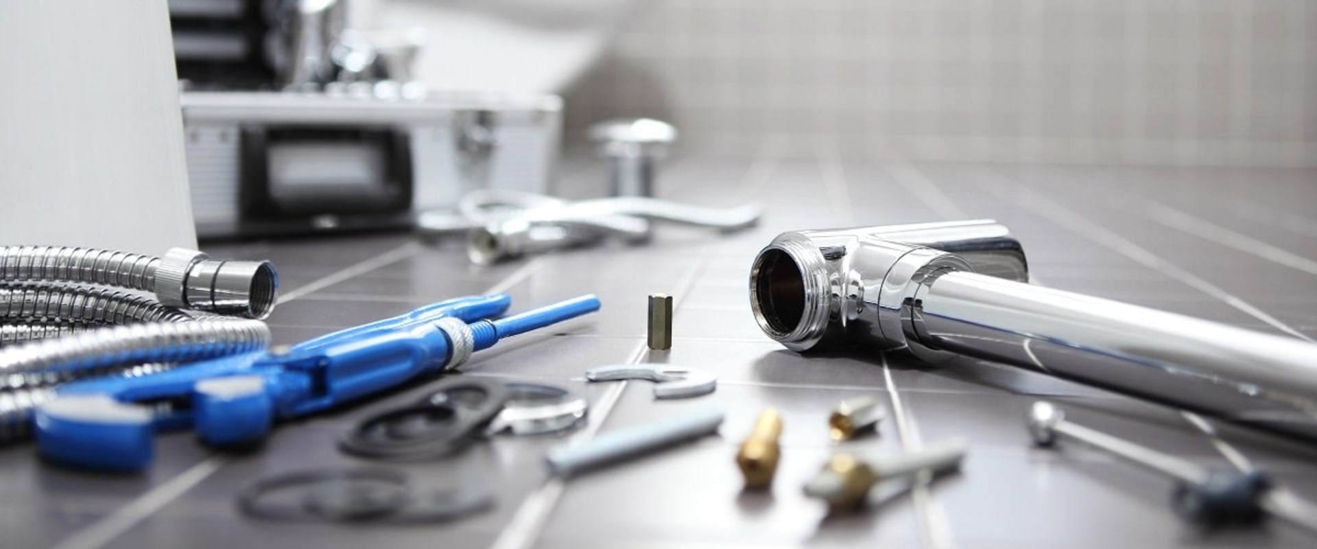 How to Make the Most of Online Reviews When Hiring a Plumber