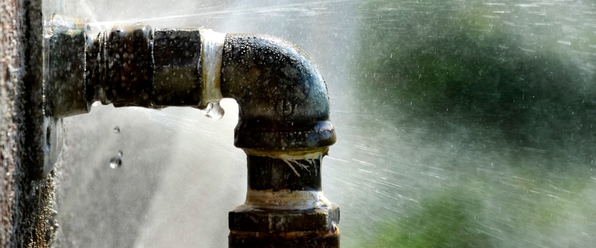 Covering Burst Pipes and Leaking Pipes